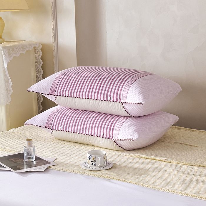 91家纺网 家纺一手货源 找家纺 悦然毛巾被 2025新款全棉纯棉纱布多功能枕巾枕套带扣子 晴空条纹粉