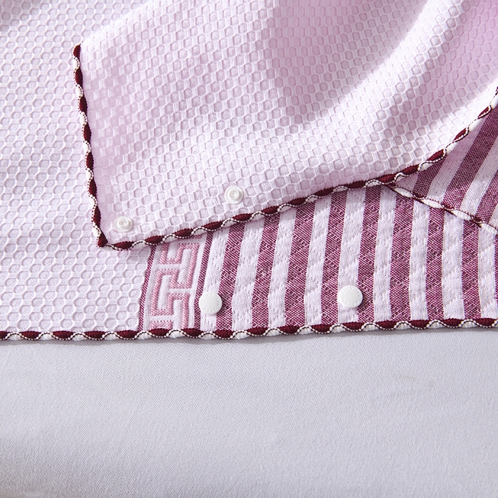 91家纺网 家纺一手货源 找家纺 悦然毛巾被 2025新款全棉纯棉纱布多功能枕巾枕套带扣子 晴空条纹粉