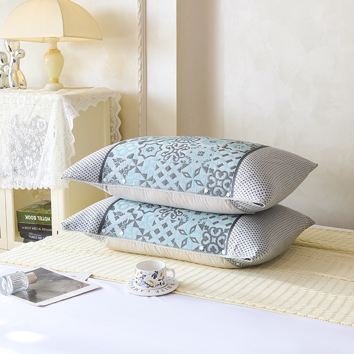 91家纺网 家纺一手货源 找家纺 悦然毛巾被 2025新款全棉纯棉纱布多功能枕巾枕套带扣子 迷梦异域蓝