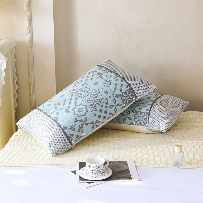 91家纺网 家纺一手货源 找家纺 悦然毛巾被 2025新款全棉纯棉纱布多功能枕巾枕套带扣子 迷梦异域蓝