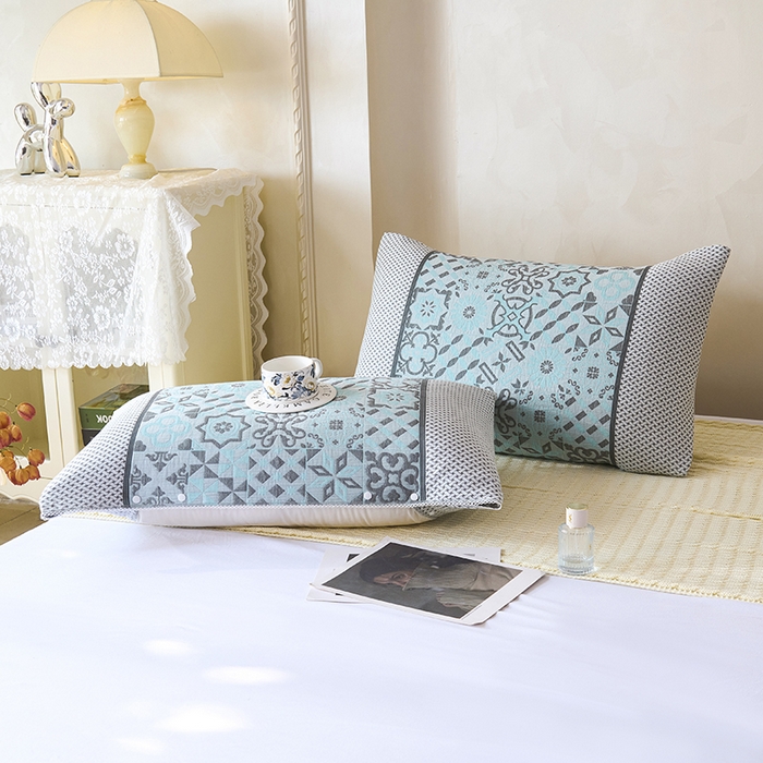 91家纺网 家纺一手货源 找家纺 悦然毛巾被 2025新款全棉纯棉纱布多功能枕巾枕套带扣子 迷梦异域蓝