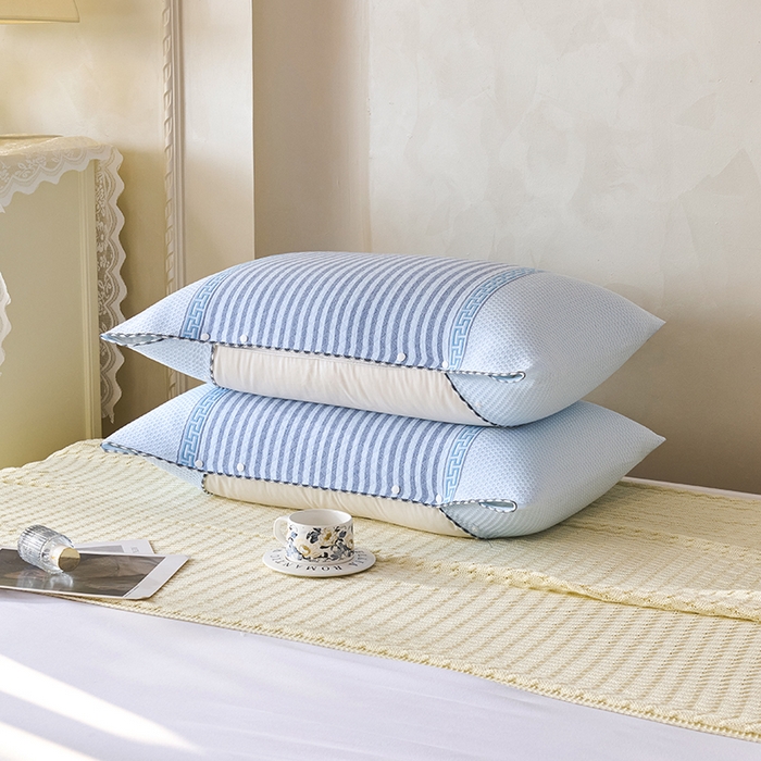 91家纺网 家纺一手货源 找家纺 悦然毛巾被 2025新款全棉纯棉纱布多功能枕巾枕套带扣子 晴空条纹蓝