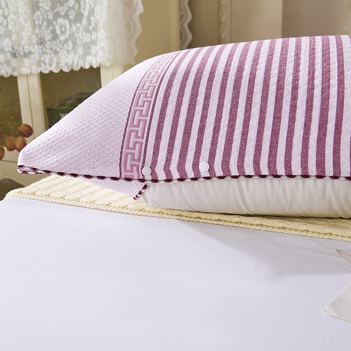 91家纺网 家纺一手货源 找家纺 悦然毛巾被 2025新款全棉纯棉纱布多功能枕巾枕套带扣子 晴空条纹粉