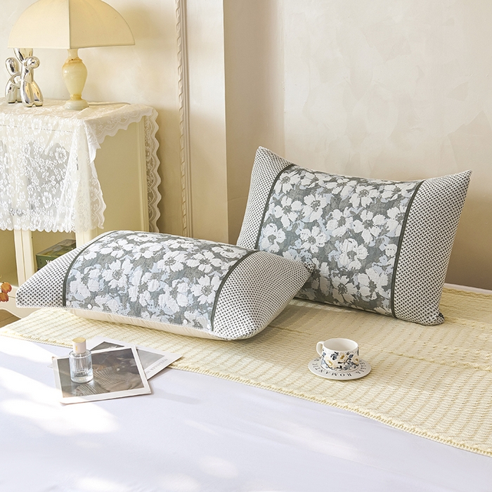 91家纺网 家纺一手货源 找家纺 悦然毛巾被 2025新款全棉纯棉纱布多功能枕巾枕套带扣子 田园碎花灰