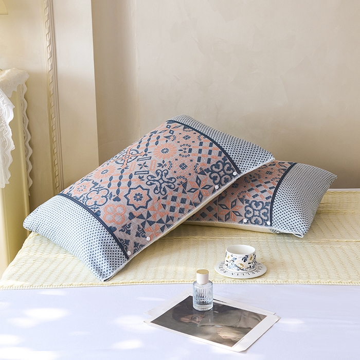 91家纺网 家纺一手货源 找家纺 悦然毛巾被 2025新款全棉纯棉纱布多功能枕巾枕套带扣子 迷梦异域粉