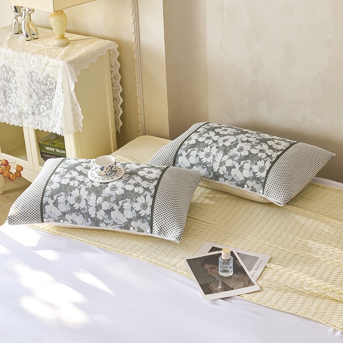 91家纺网 家纺一手货源 找家纺 悦然毛巾被 2025新款全棉纯棉纱布多功能枕巾枕套带扣子 田园碎花灰