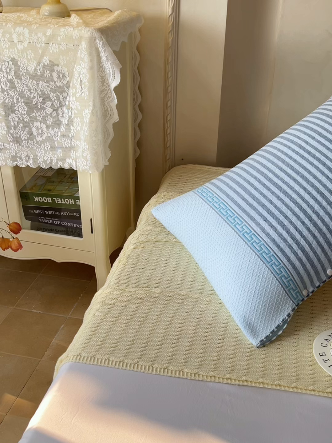 91家纺网 家纺一手货源 找家纺 悦然毛巾被 2025新款全棉纯棉纱布多功能枕巾枕套带扣子 晴空条纹蓝