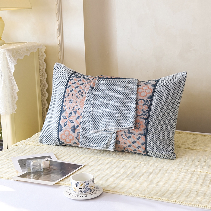 91家纺网 家纺一手货源 找家纺 悦然毛巾被 2025新款全棉纯棉纱布多功能枕巾枕套带扣子 迷梦异域粉