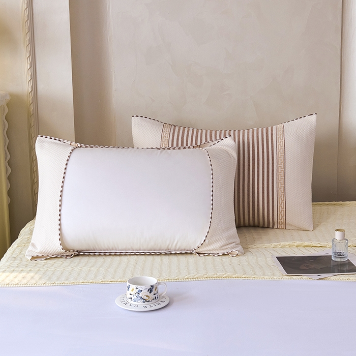 91家纺网 家纺一手货源 找家纺 悦然毛巾被 2025新款全棉纯棉纱布多功能枕巾枕套带扣子 晴空条纹咖