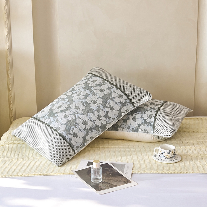 91家纺网 家纺一手货源 找家纺 悦然毛巾被 2025新款全棉纯棉纱布多功能枕巾枕套带扣子 田园碎花灰