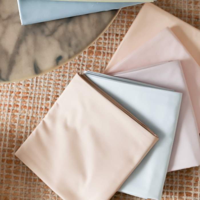 91家纺网 家纺一手货源 找家纺 云栖家居 2025新款全棉纯棉纯色双拼色长绒棉纯棉四件套--极简 组合图仅供参考