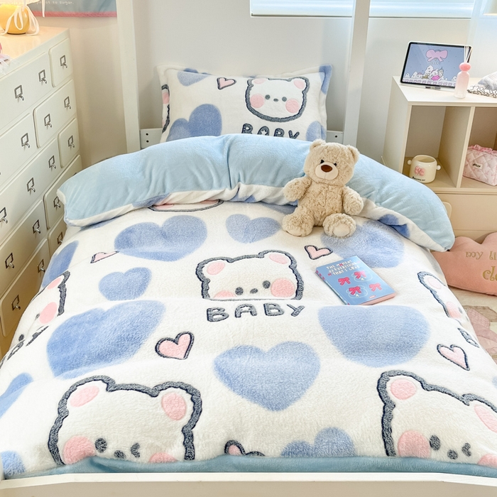 91家纺网 家纺一手货源 找家纺 川悦生活 2025新款立体雪花绒印花四件套学生床系列一场景一 可爱熊