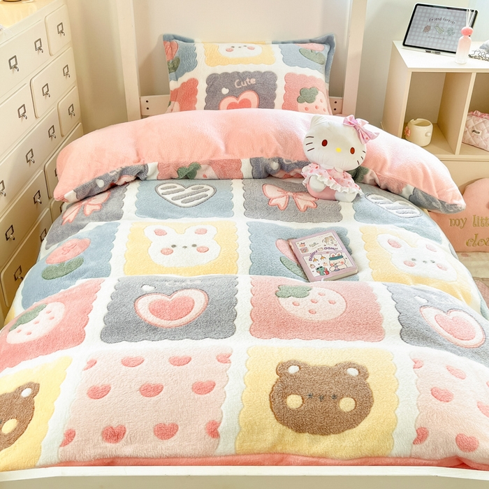 91家纺网 家纺一手货源 找家纺 川悦生活 2025新款立体雪花绒印花四件套学生床系列一场景一 甜蜜日常粉