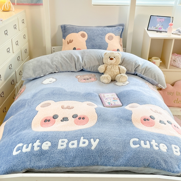 91家纺网 家纺一手货源 找家纺 川悦生活 2025新款立体雪花绒印花四件套学生床系列一场景一 熊小巴