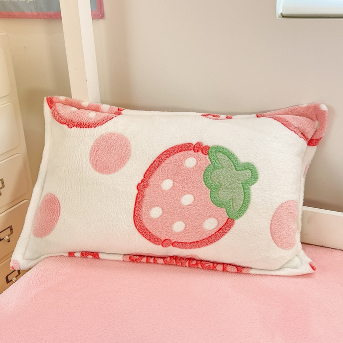 91家纺网 家纺一手货源 找家纺 川悦生活 2025新款立体雪花绒印花四件套学生床系列一场景一 啵啵草莓