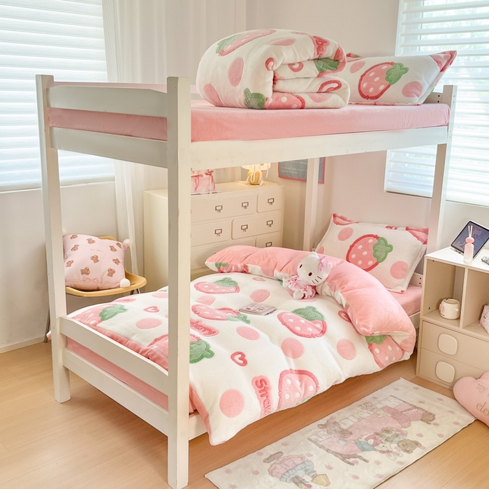 91家纺网 家纺一手货源 找家纺 川悦生活 2025新款立体雪花绒印花四件套学生床系列一场景一 啵啵草莓