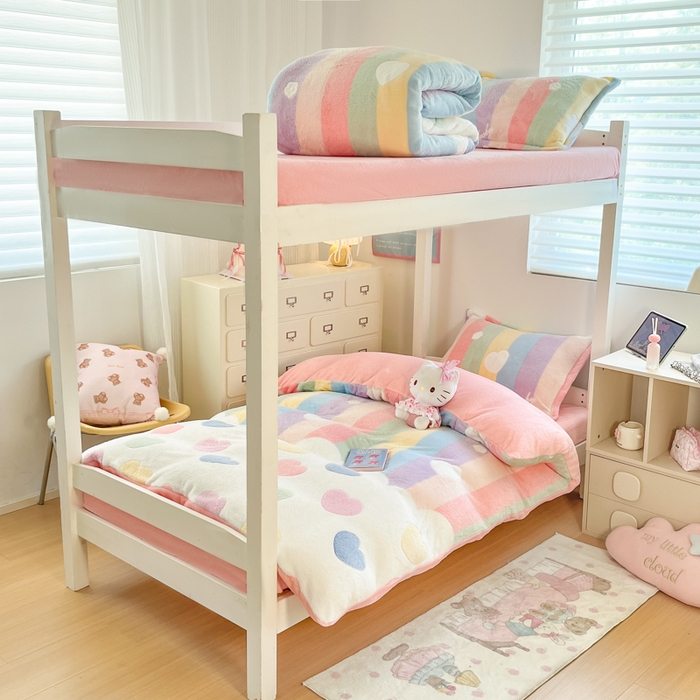 91家纺网 家纺一手货源 找家纺 川悦生活 2025新款立体雪花绒印花四件套学生床系列一场景一 彩虹爱心粉