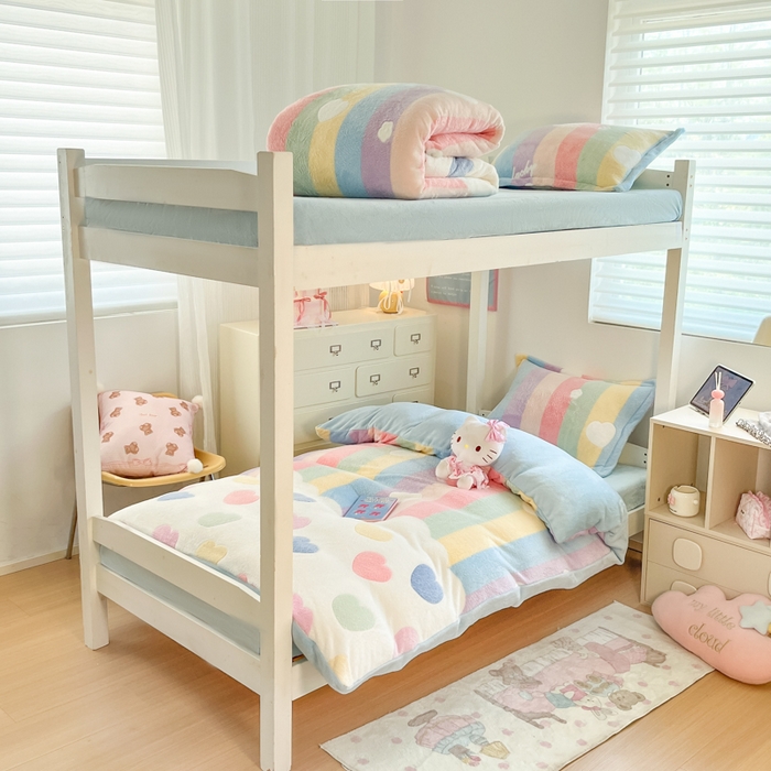 91家纺网 家纺一手货源 找家纺 川悦生活 2025新款立体雪花绒印花四件套学生床系列一场景一 彩虹爱心蓝