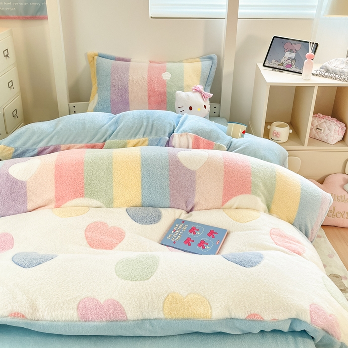 91家纺网 家纺一手货源 找家纺 川悦生活 2025新款立体雪花绒印花四件套学生床系列一场景一 彩虹爱心蓝