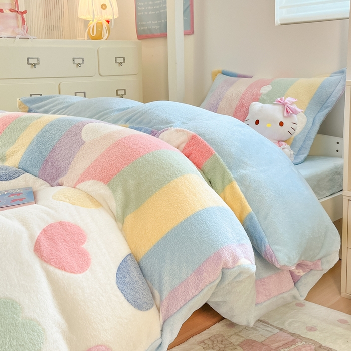 91家纺网 家纺一手货源 找家纺 川悦生活 2025新款立体雪花绒印花四件套学生床系列一场景一 彩虹爱心蓝