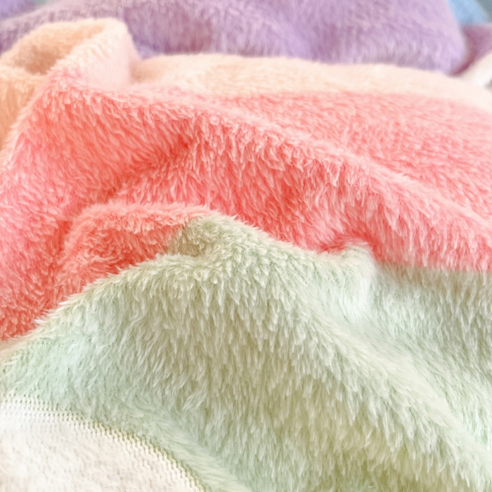 91家纺网 家纺一手货源 找家纺 川悦生活 2025新款立体雪花绒印花四件套学生床系列一场景一 彩虹爱心蓝