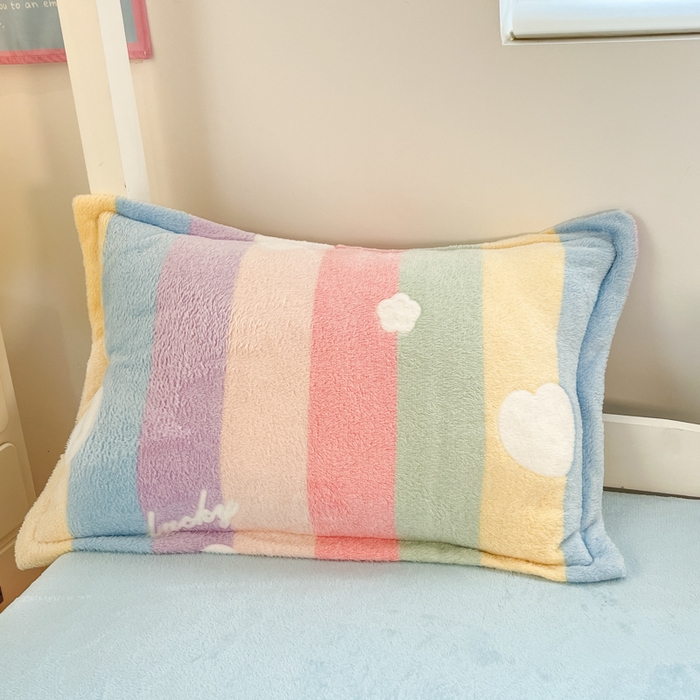 91家纺网 家纺一手货源 找家纺 川悦生活 2025新款立体雪花绒印花四件套学生床系列一场景一 彩虹爱心蓝