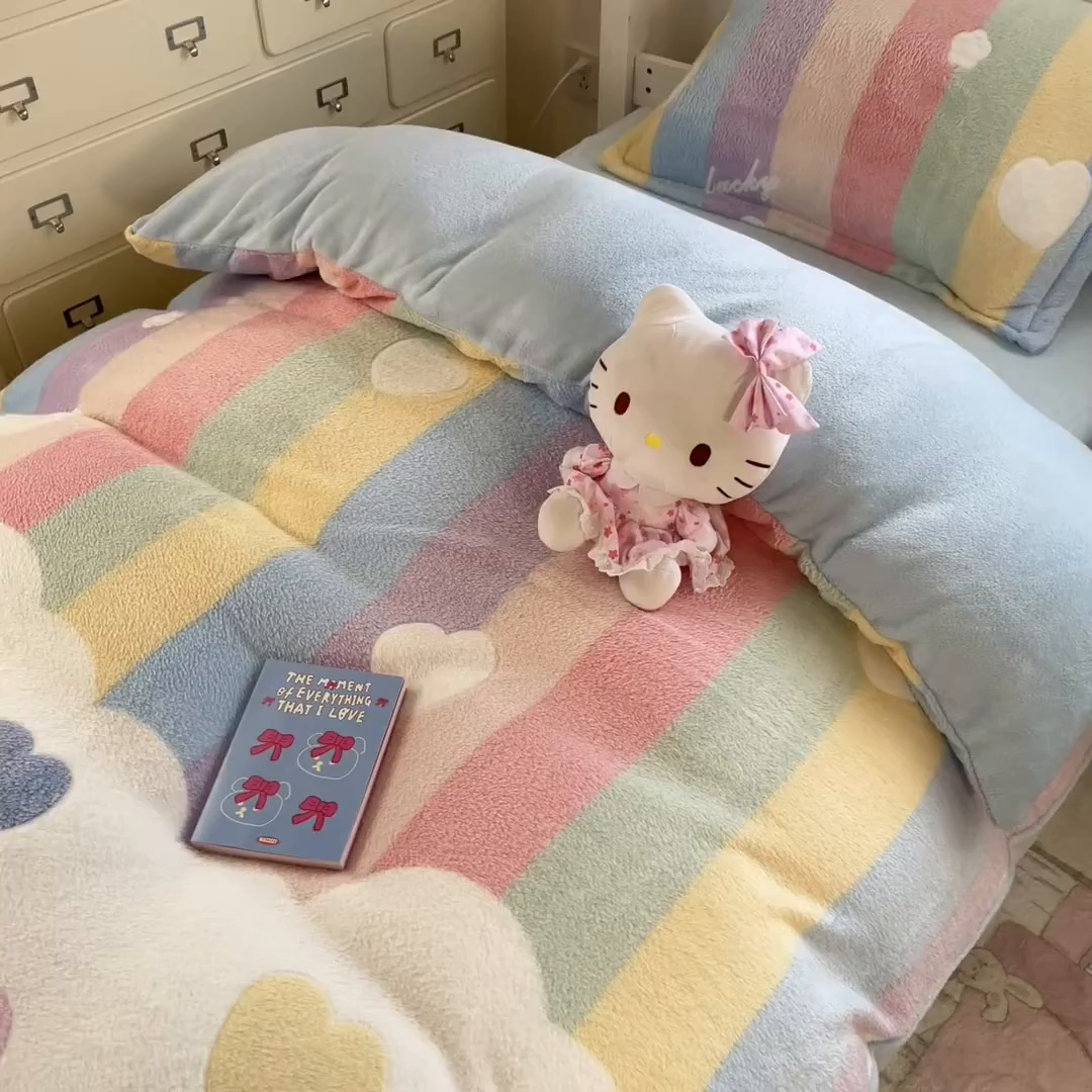 91家纺网 家纺一手货源 找家纺 川悦生活 2025新款立体雪花绒印花四件套学生床系列一场景一 彩虹爱心蓝