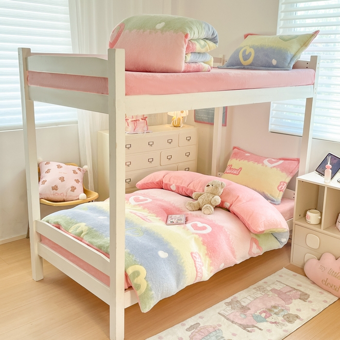 91家纺网 家纺一手货源 找家纺 川悦生活 2025新款立体雪花绒印花四件套学生床系列一场景一 彩虹爱语粉