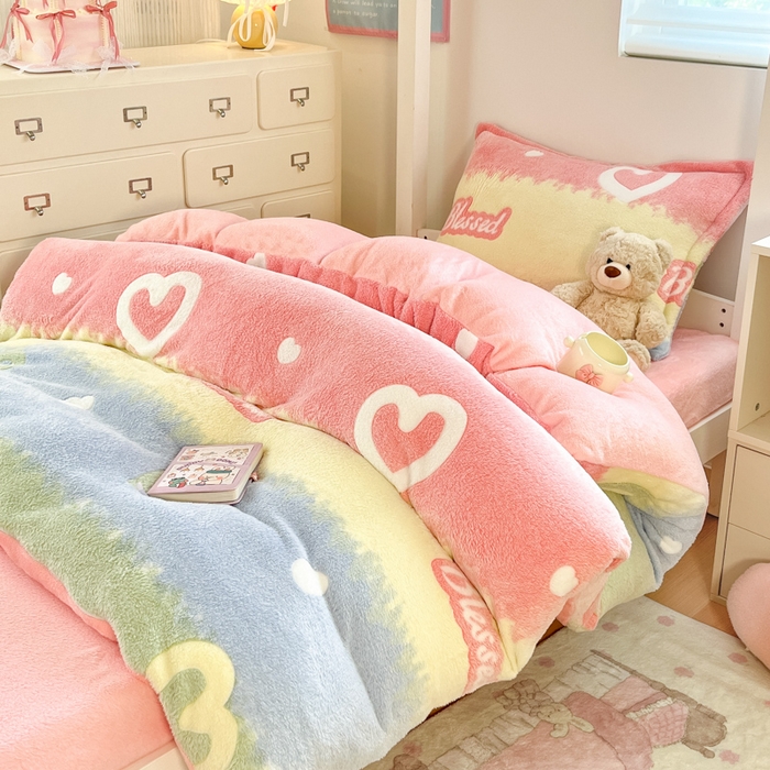 91家纺网 家纺一手货源 找家纺 川悦生活 2025新款立体雪花绒印花四件套学生床系列一场景一 彩虹爱语粉