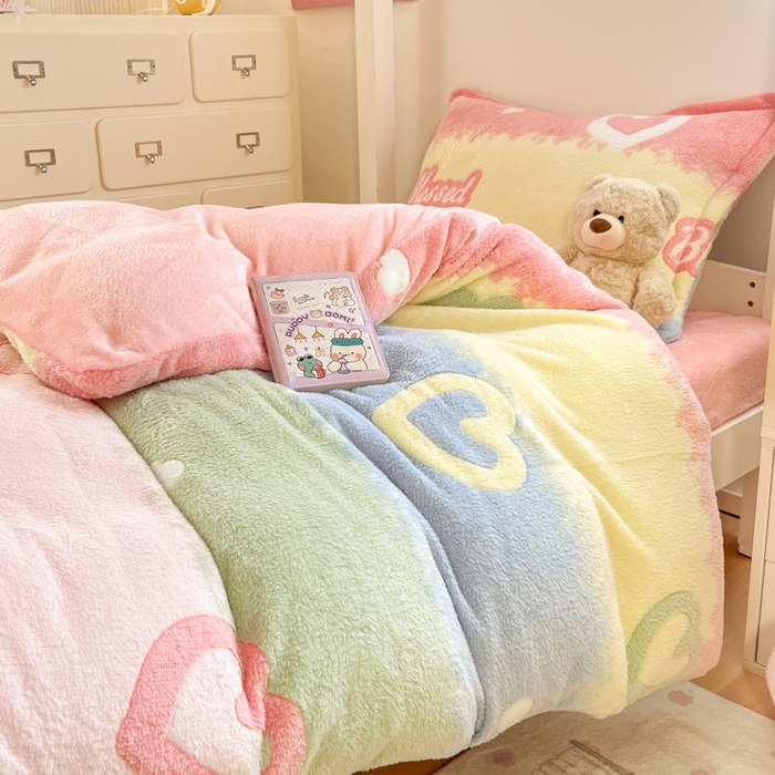 91家纺网 家纺一手货源 找家纺 川悦生活 2025新款立体雪花绒印花四件套学生床系列一场景一 彩虹爱语粉