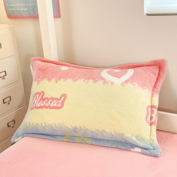 91家纺网 家纺一手货源 找家纺 川悦生活 2025新款立体雪花绒印花四件套学生床系列一场景一 彩虹爱语粉