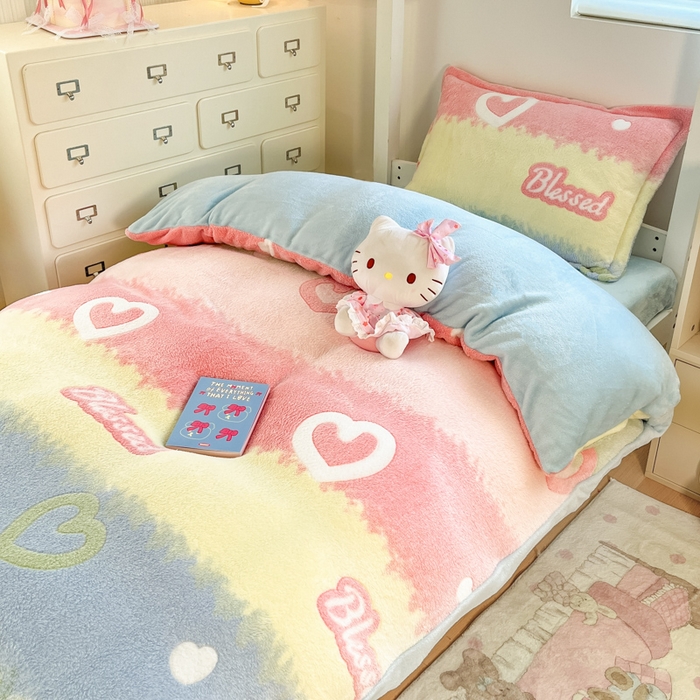 91家纺网 家纺一手货源 找家纺 川悦生活 2025新款立体雪花绒印花四件套学生床系列一场景一 彩虹爱语蓝