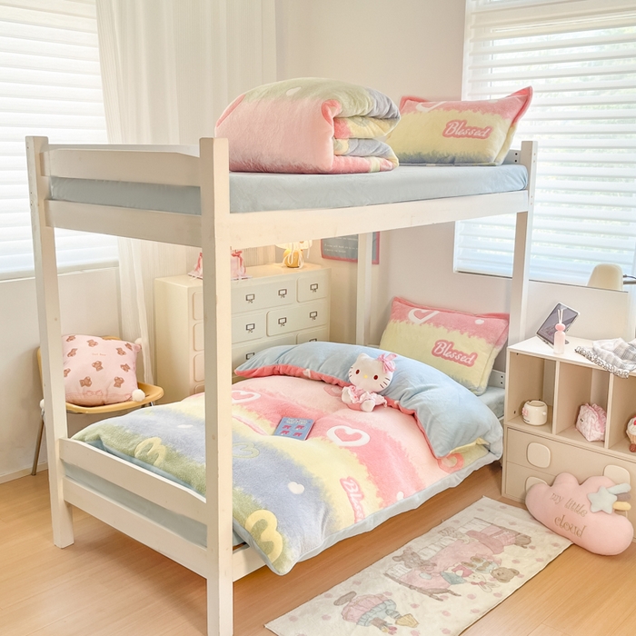 91家纺网 家纺一手货源 找家纺 川悦生活 2025新款立体雪花绒印花四件套学生床系列一场景一 彩虹爱语蓝