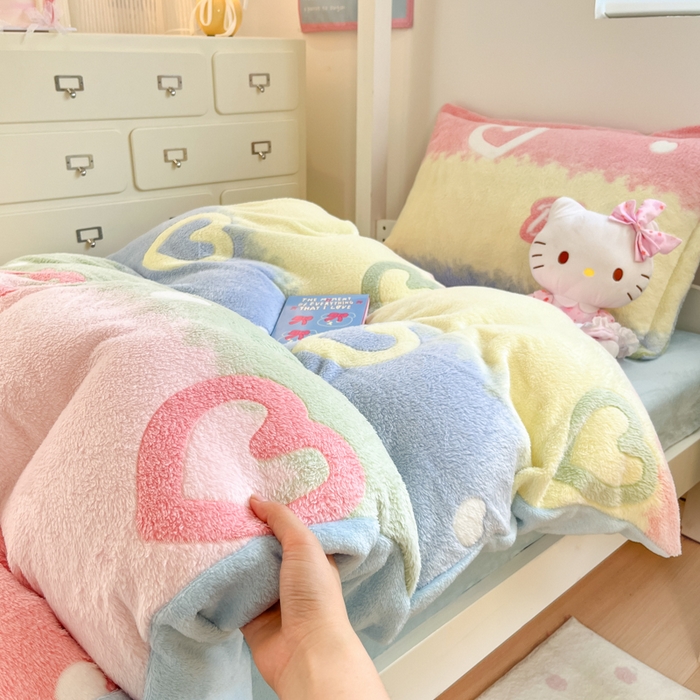 91家纺网 家纺一手货源 找家纺 川悦生活 2025新款立体雪花绒印花四件套学生床系列一场景一 彩虹爱语蓝