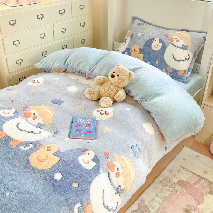 91家纺网 家纺一手货源 找家纺 川悦生活 2025新款立体雪花绒印花四件套学生床系列一场景一 哒哒鸭丫