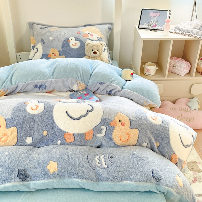 91家纺网 家纺一手货源 找家纺 川悦生活 2025新款立体雪花绒印花四件套学生床系列一场景一 哒哒鸭丫