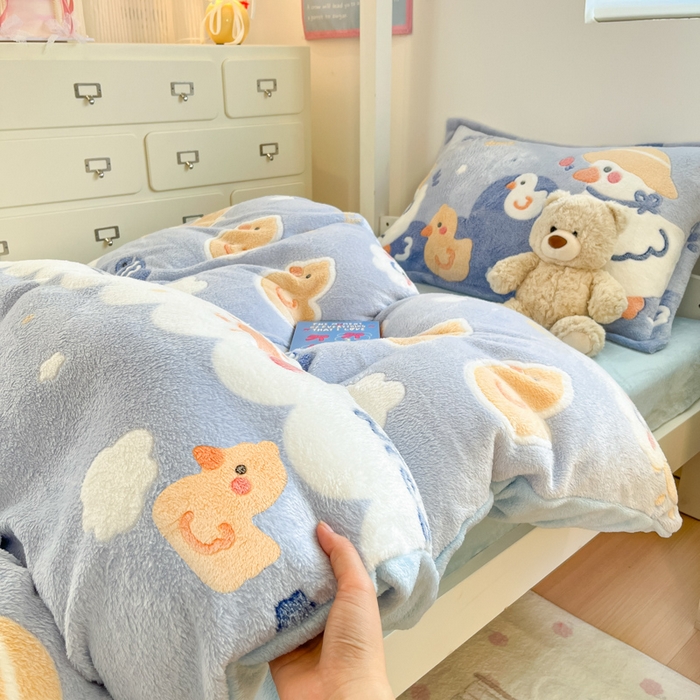 91家纺网 家纺一手货源 找家纺 川悦生活 2025新款立体雪花绒印花四件套学生床系列一场景一 哒哒鸭丫