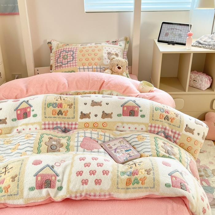 91家纺网 家纺一手货源 找家纺 川悦生活 2025新款立体雪花绒印花四件套学生床系列一场景一 嘎嘎小熊