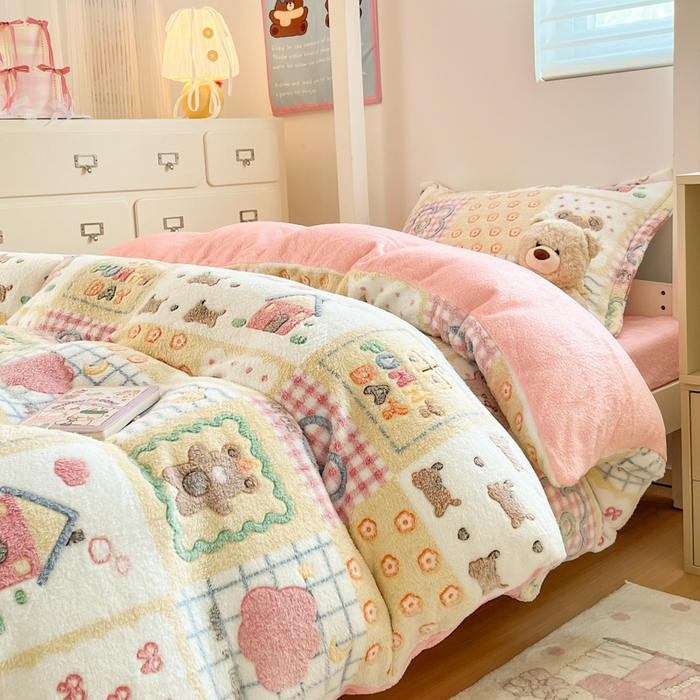 91家纺网 家纺一手货源 找家纺 川悦生活 2025新款立体雪花绒印花四件套学生床系列一场景一 嘎嘎小熊