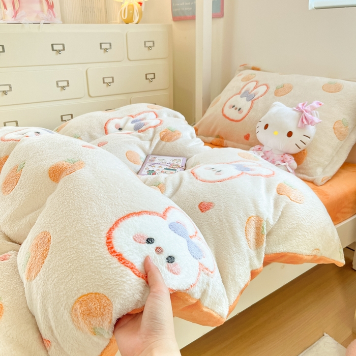 91家纺网 家纺一手货源 找家纺 川悦生活 2025新款立体雪花绒印花四件套学生床系列一场景一 橘兔