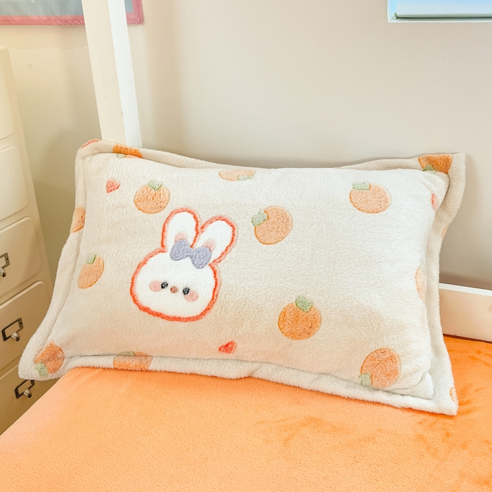 91家纺网 家纺一手货源 找家纺 川悦生活 2025新款立体雪花绒印花四件套学生床系列一场景一 橘兔