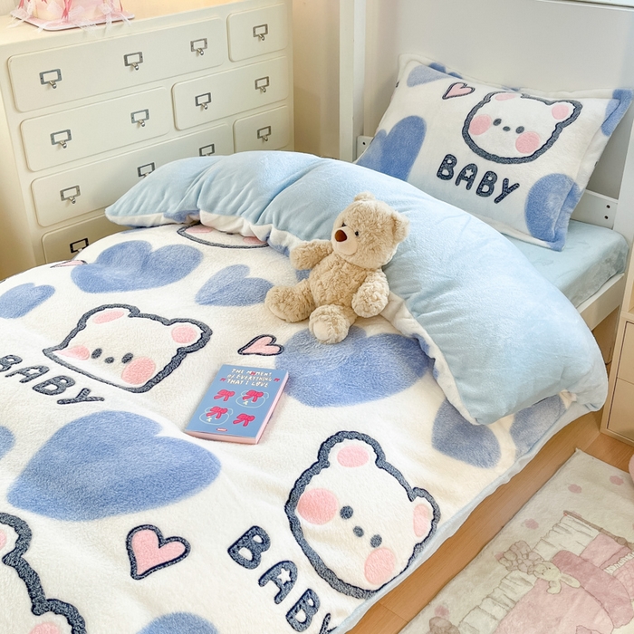 91家纺网 家纺一手货源 找家纺 川悦生活 2025新款立体雪花绒印花四件套学生床系列一场景一 可爱熊