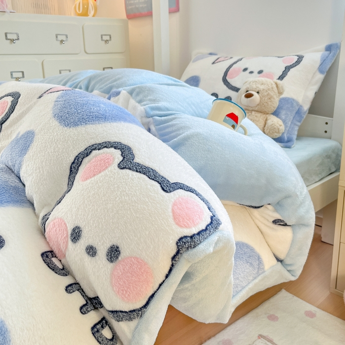 91家纺网 家纺一手货源 找家纺 川悦生活 2025新款立体雪花绒印花四件套学生床系列一场景一 可爱熊