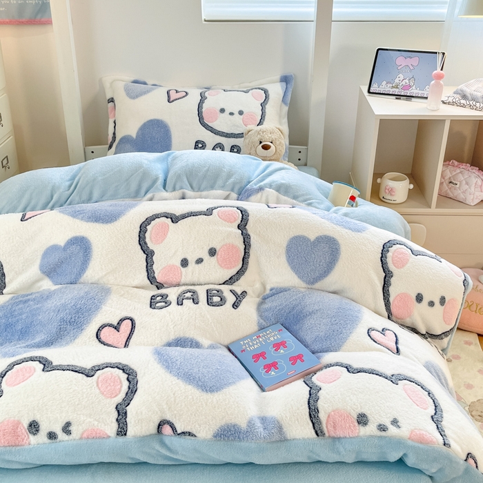 91家纺网 家纺一手货源 找家纺 川悦生活 2025新款立体雪花绒印花四件套学生床系列一场景一 可爱熊