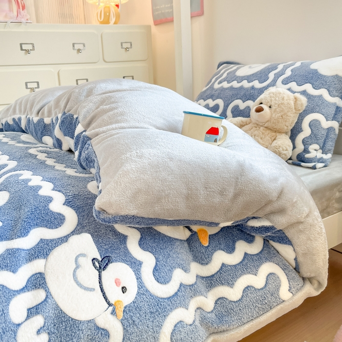 91家纺网 家纺一手货源 找家纺 川悦生活 2025新款立体雪花绒印花四件套学生床系列一场景一 快乐鸭鸭