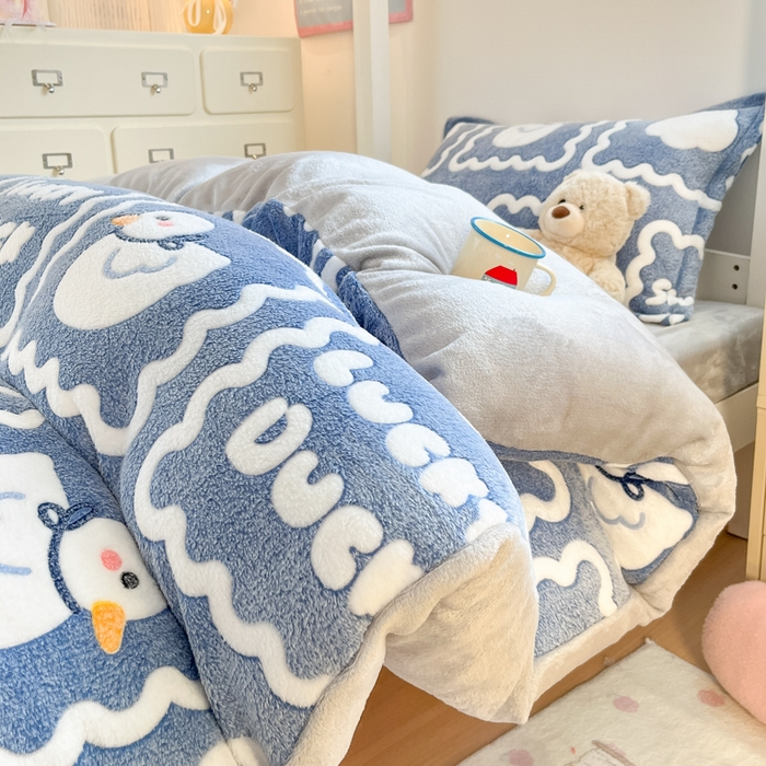 91家纺网 家纺一手货源 找家纺 川悦生活 2025新款立体雪花绒印花四件套学生床系列一场景一 快乐鸭鸭