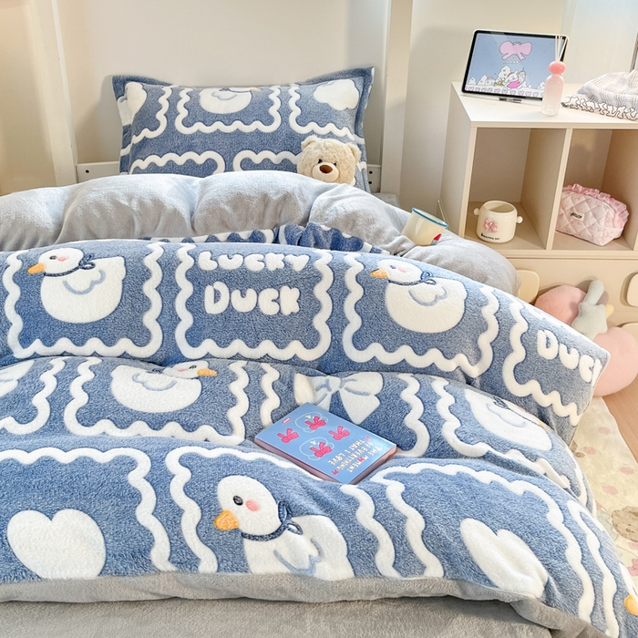91家纺网 家纺一手货源 找家纺 川悦生活 2025新款立体雪花绒印花四件套学生床系列一场景一 快乐鸭鸭