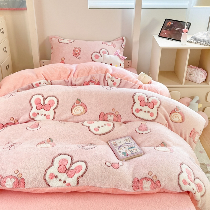 91家纺网 家纺一手货源 找家纺 川悦生活 2025新款立体雪花绒印花四件套学生床系列一场景一 蜜语奶兔