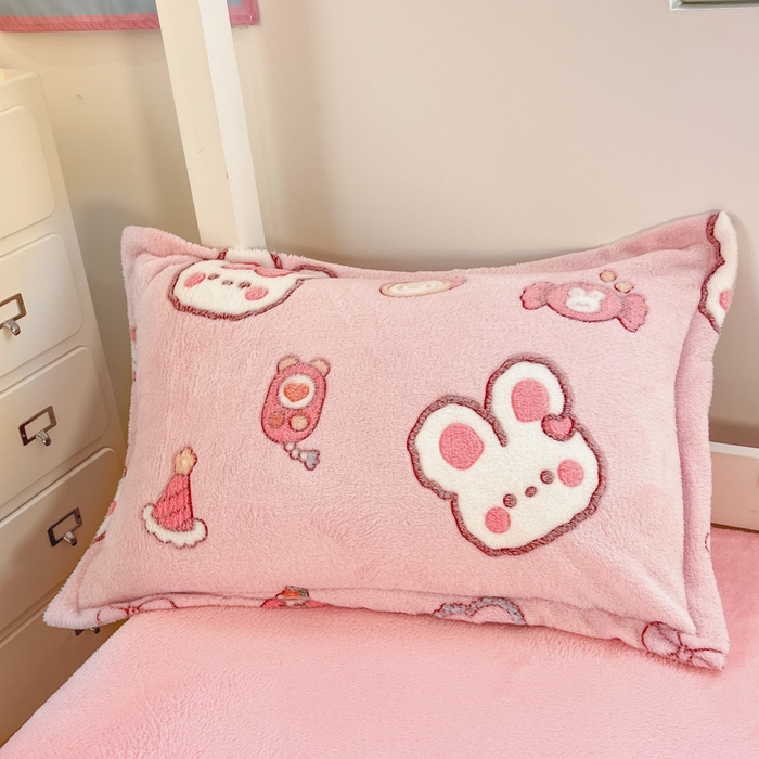 91家纺网 家纺一手货源 找家纺 川悦生活 2025新款立体雪花绒印花四件套学生床系列一场景一 蜜语奶兔