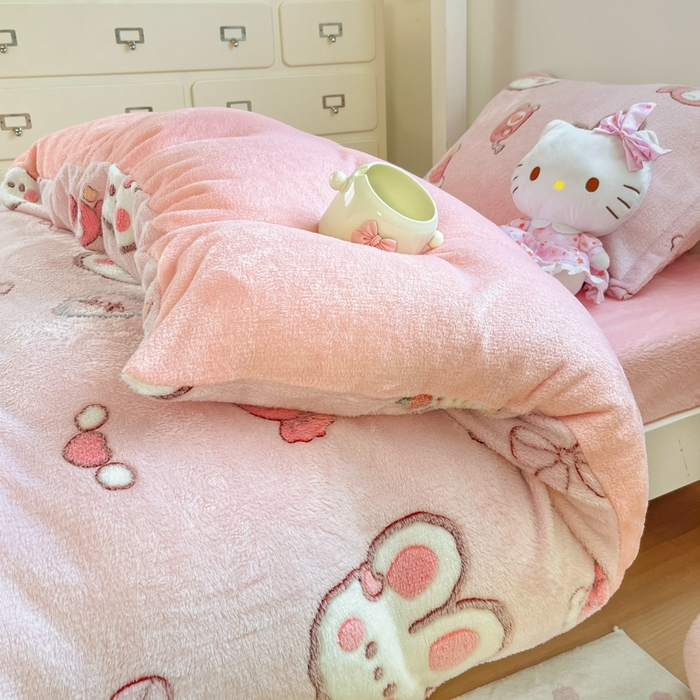 91家纺网 家纺一手货源 找家纺 川悦生活 2025新款立体雪花绒印花四件套学生床系列一场景一 蜜语奶兔